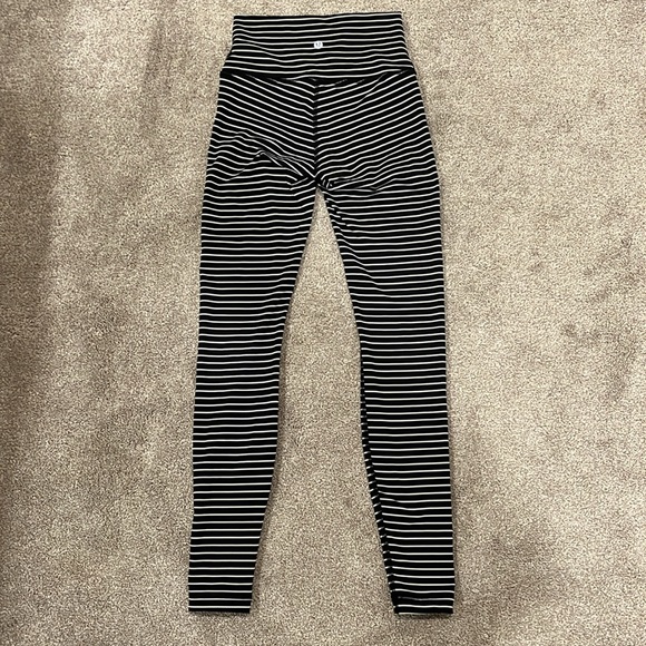 Lululemon wunder under legging - NWOT - size 4 - Picture 4 of 5